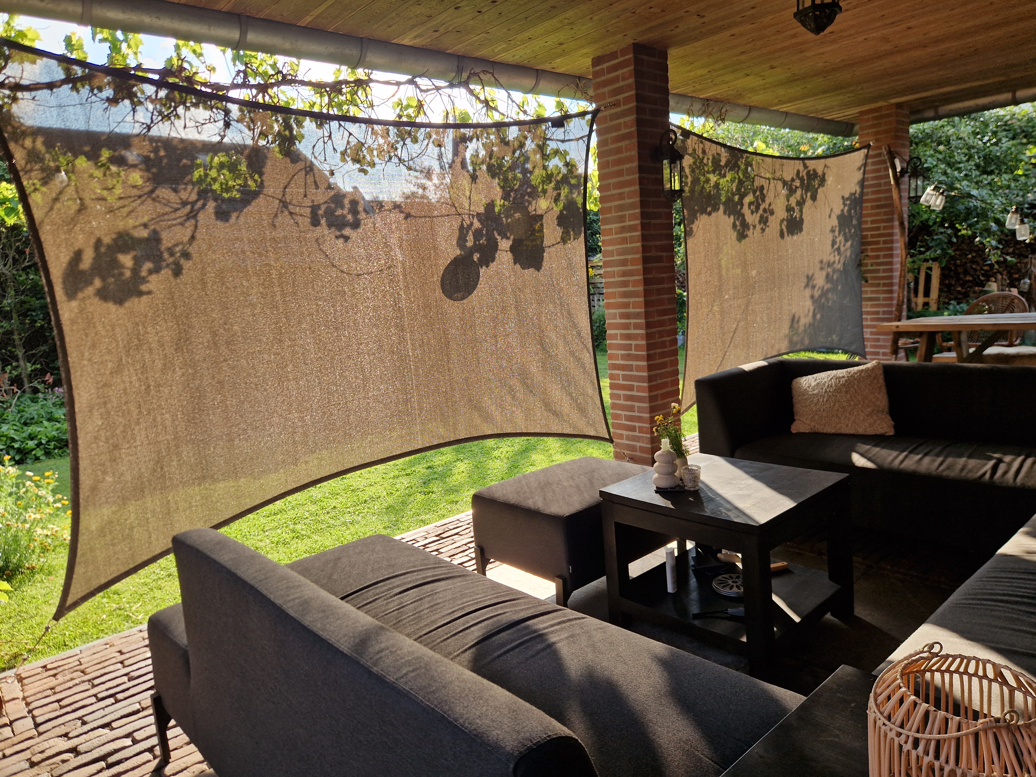 Schaduwdoek in een tuin